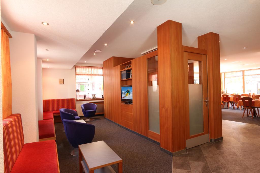 Hotel Garni Domino サース フェー エクステリア 写真