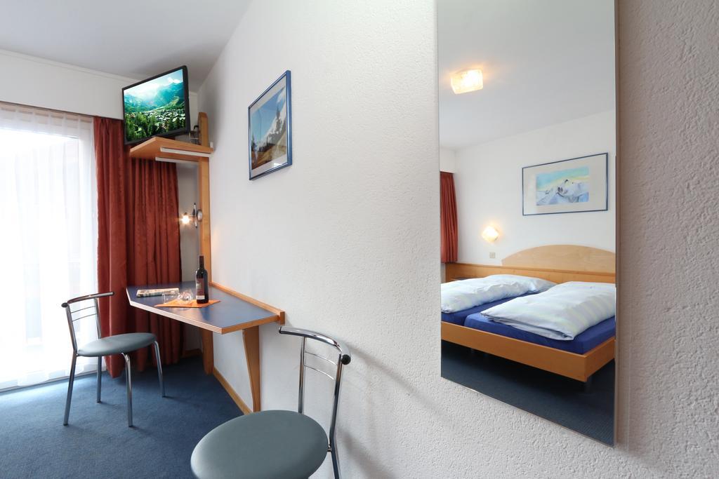 Hotel Garni Domino サース フェー エクステリア 写真