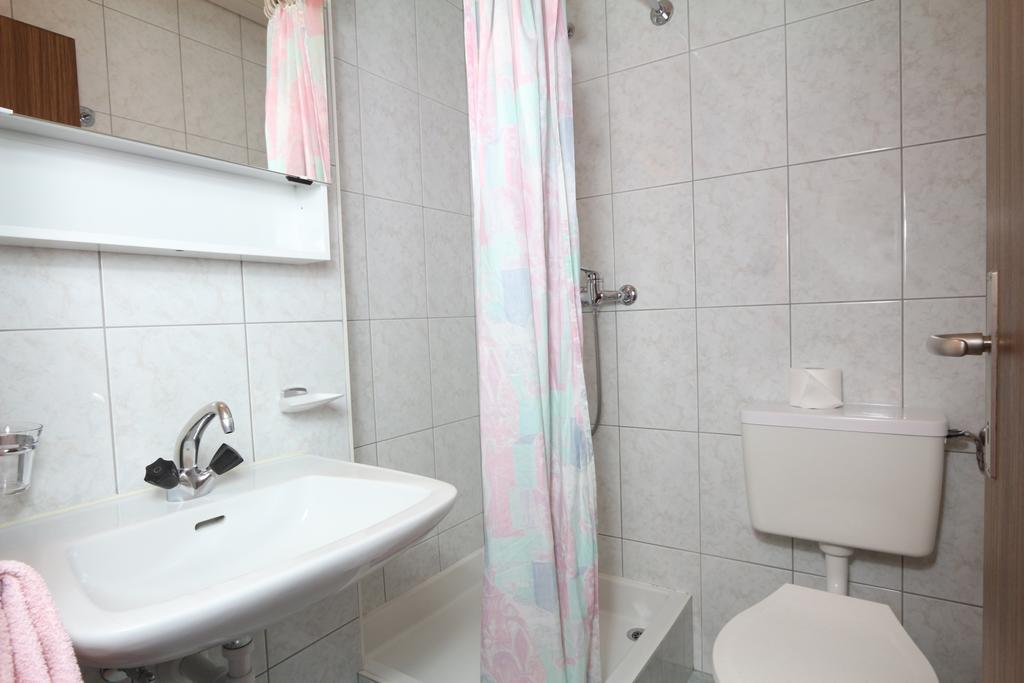 Hotel Garni Domino サース フェー エクステリア 写真