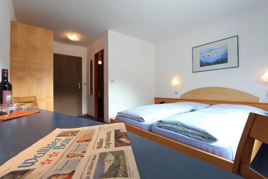 Hotel Garni Domino サース フェー エクステリア 写真
